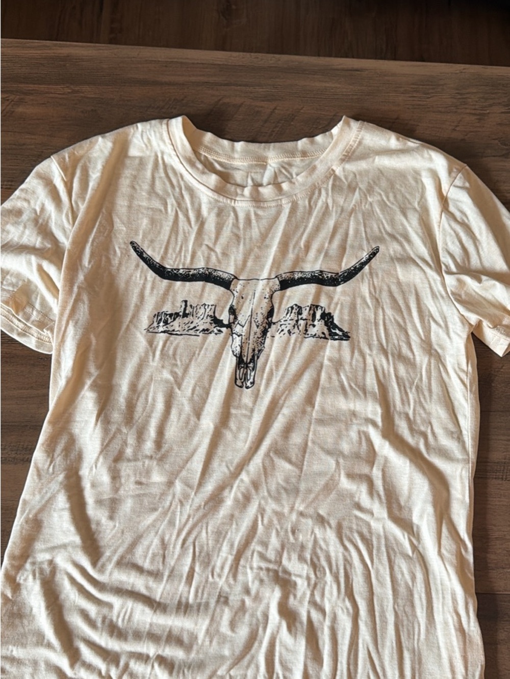 Cream Graphic Tee with Longhorn Skull Print